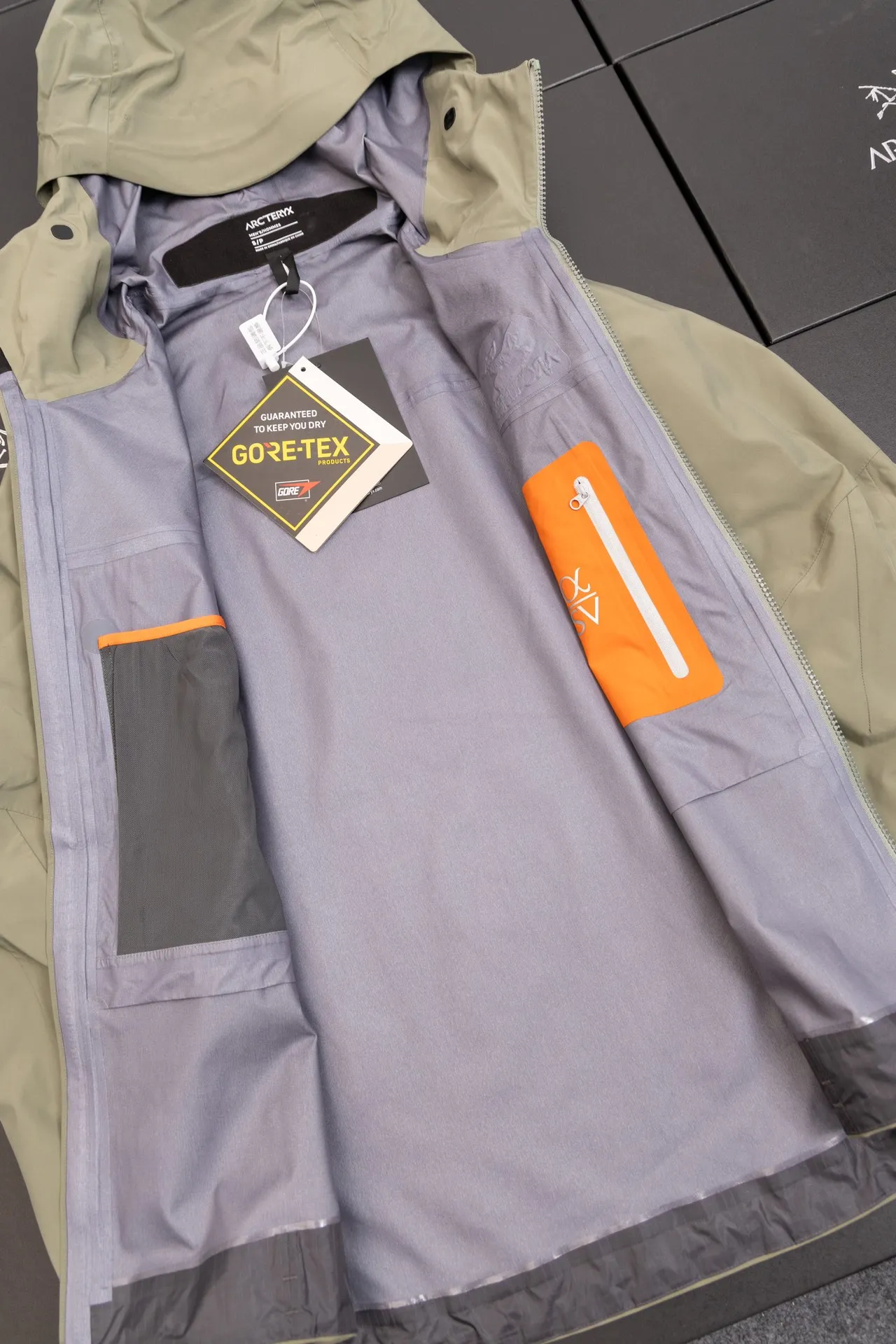 Quality ARC'TERYX SV Arcteryx Alpha SV GTX Same Style S XXL Premium ～ ！ ， 。 Recco ， ， ！ Authentic Gore-Tex ： 100% ＋ ＋20d ( )＋ Authentic ！ ！ ～ ， 。 。 ， ， ， 。 ， Quality 。 😊 Quality ！ Size：S/M/L/XL/XXL ： 81 83 86 88 90 ：117 122 128 132 136 ： 59 61 64 66 68 ： 53 55 58 60 62 S 80-120 M 110-150 L 140-170 XL 160 XXL 180 os ～
